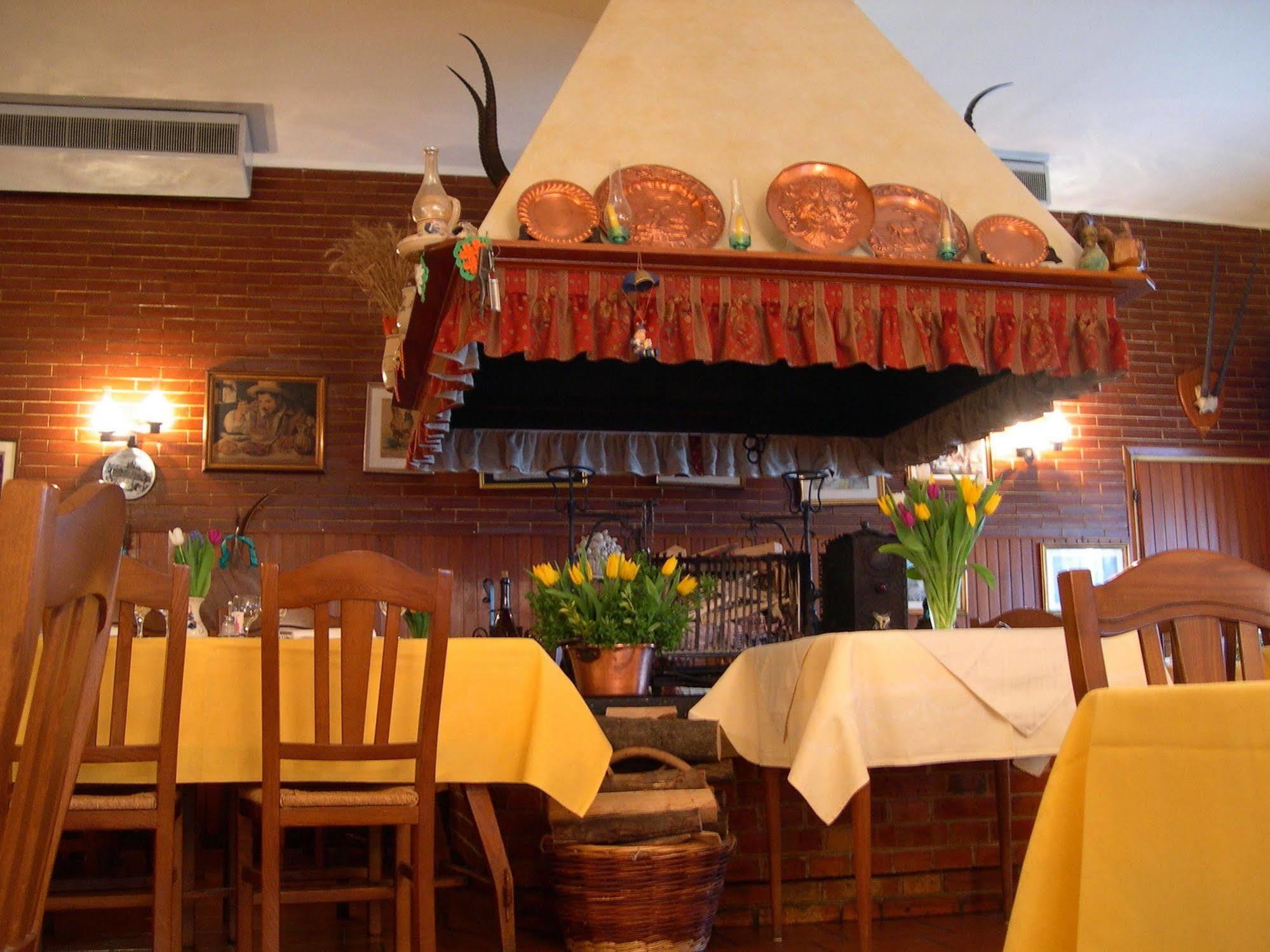 Hotel Dall'Ongaro Ghirano Екстер'єр фото